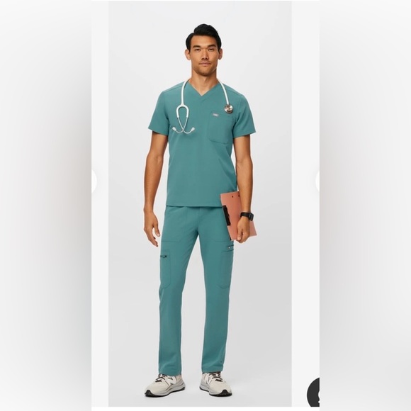 Figs Scrubs Men’s Technical Collection Teal Leon top and Cairo Cargo Pant Set L